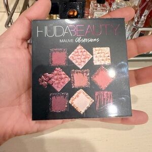 New Huda Beauty Mauve Obsessions Palette